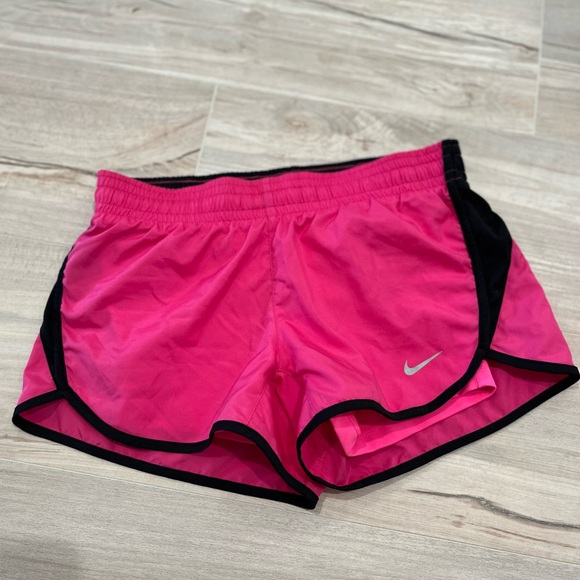 Nike Woman’s Dri Fit Running Shorts Barbie Pink Size XS - Picture 1 of 12